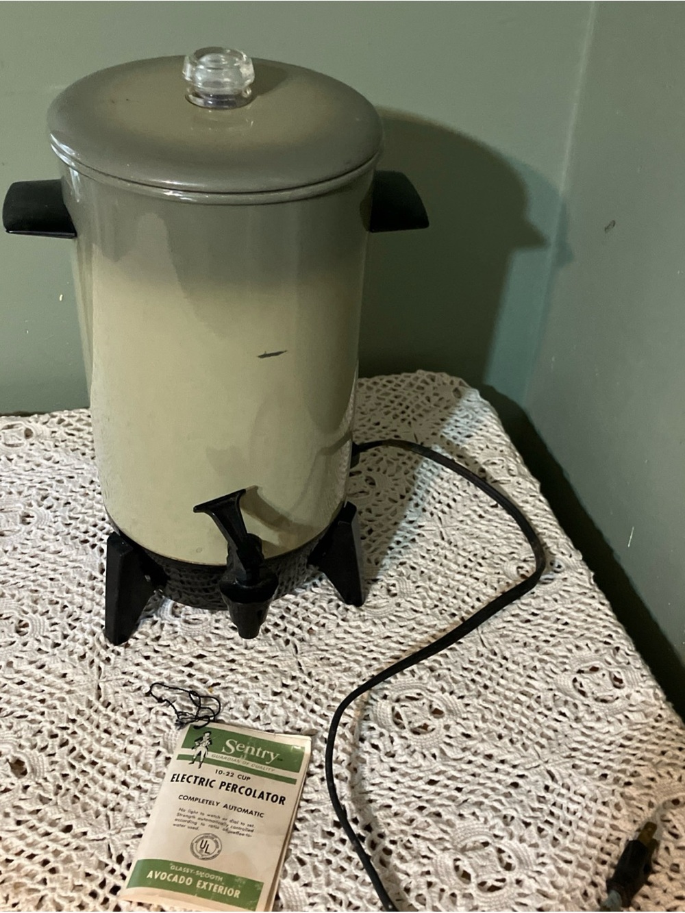 VINTAGE Sentry AVOCADO GREEN COFFEE PERCOLATOR 10-22 CUP WORKS